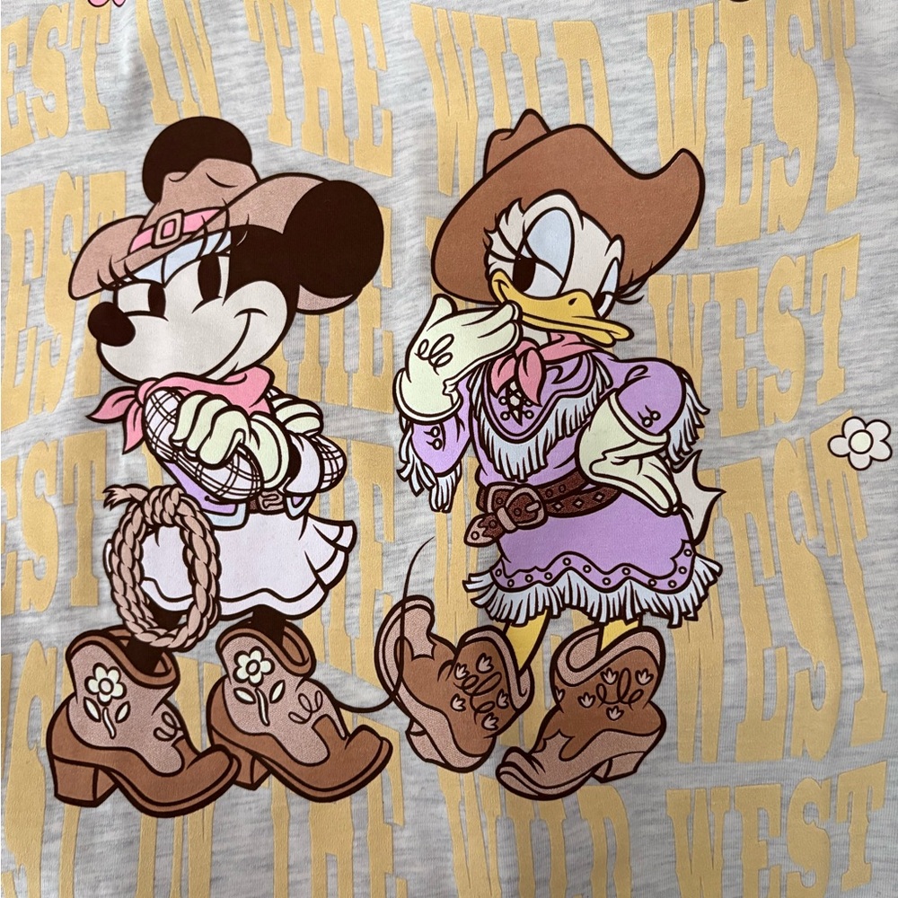 Disneyl Walt Disney world.  Minnie & Daisy Cowgirls Best In The West T-shirt Ne - Picture 6 of 7